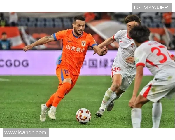 中超赛场上演精彩补射卡扎伊什维利助球队逆转胜利